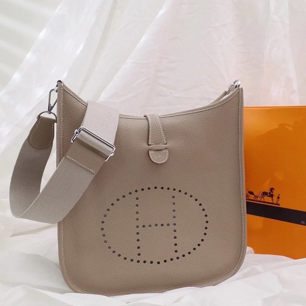 Hermes Evelyn Hobo Medium Tan